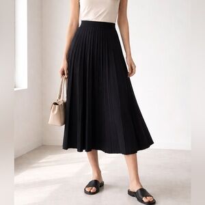 Everlane Black Pleated Midi Skirt Size S Minimal Classic Office Capsule Wardrobe
